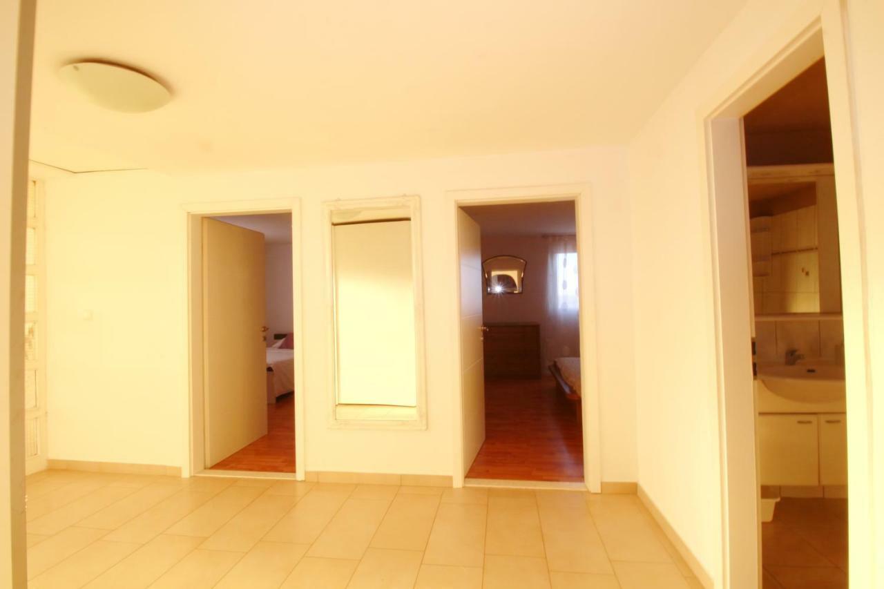 Apartment Lana & Ema Нін Екстер'єр фото