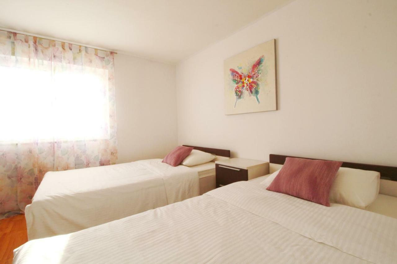 Apartment Lana & Ema Нін Екстер'єр фото