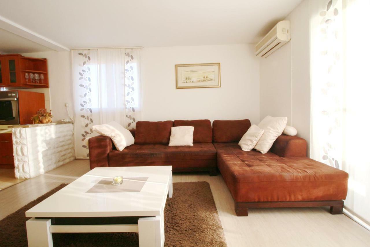 Apartment Lana & Ema Нін Екстер'єр фото