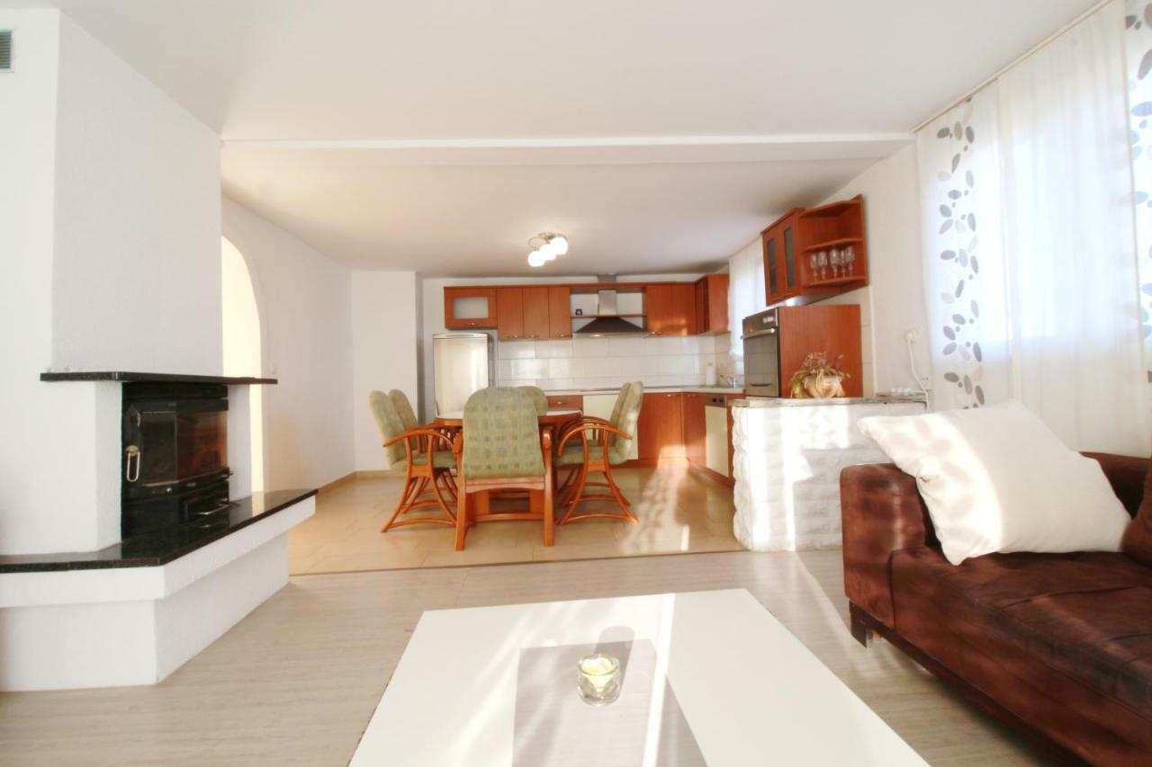 Apartment Lana & Ema Нін Екстер'єр фото