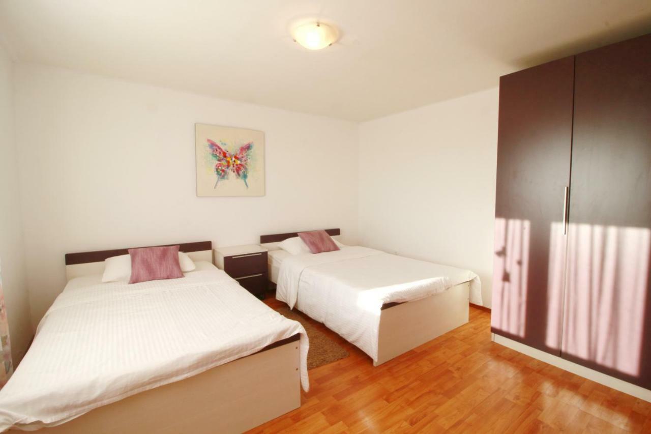 Apartment Lana & Ema Нін Екстер'єр фото